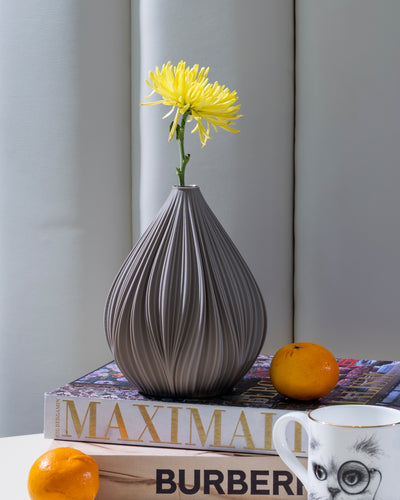Fald Vase in Deep Taupe 19 cm