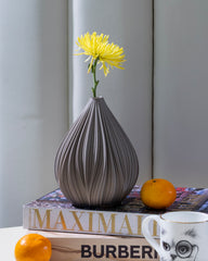 Fald Vase in Deep Taupe 19 cm