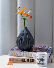 Fald Vase in Graphite 19 cm