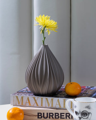 Fald Vase in Deep Taupe 19 cm